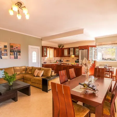 The Olive Grove By Konnect - 2,5km From Ipsos